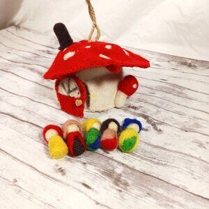 Magic Cabin Red White Felted Wool Mushroom House Play Set w/5 Gnomes 4"